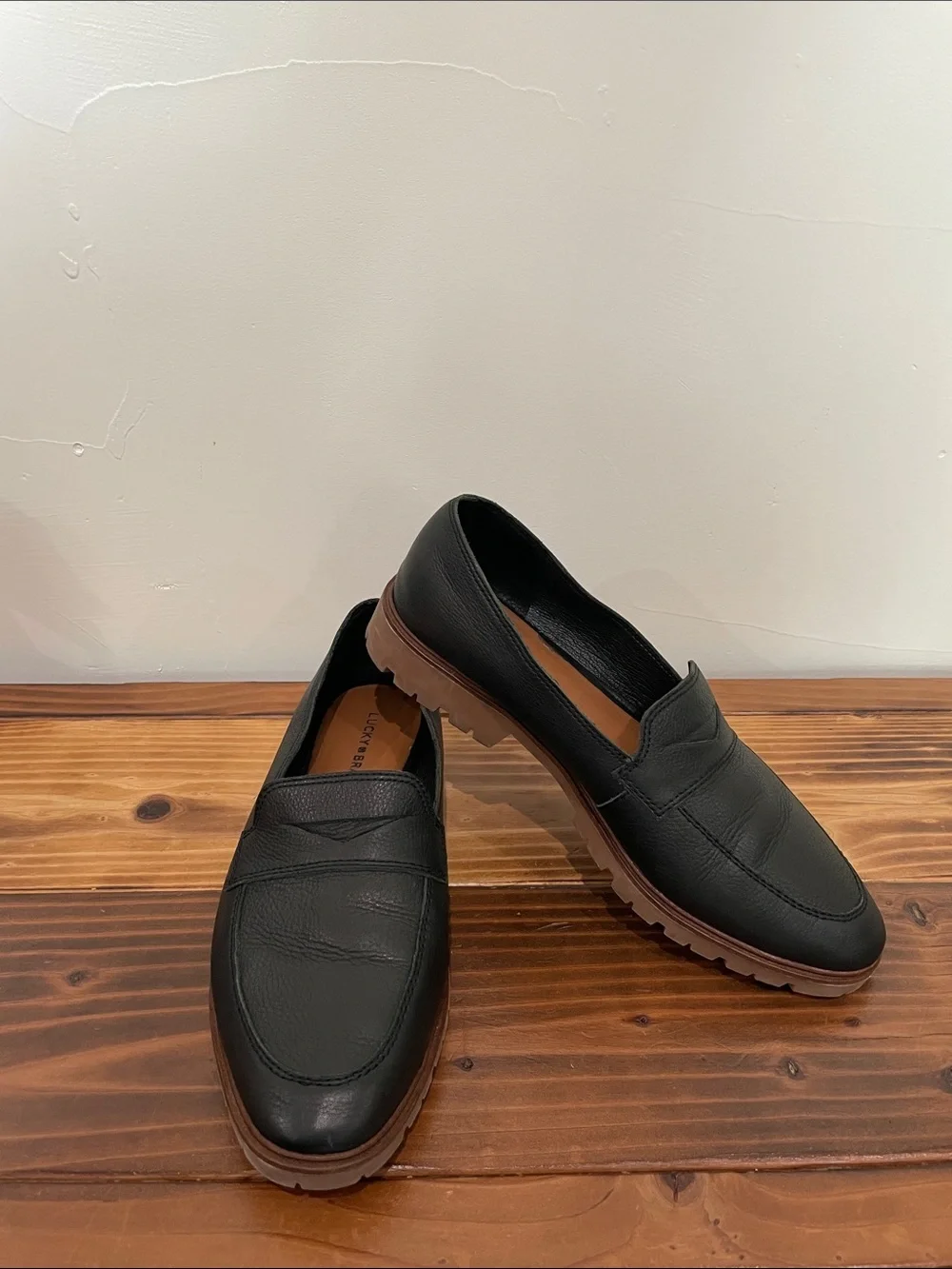 Lucky Brand Women's Tomber Lug Sole Black Leather Loafers Size 10M Minimalist